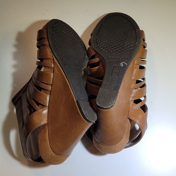 AEROSOLES WEDGE STYLE OPEN TOE ANKLE STRAP SANDAL - Picture 15 of 16